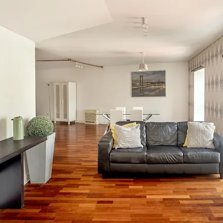 Downtown Riverside By Homing Apartment